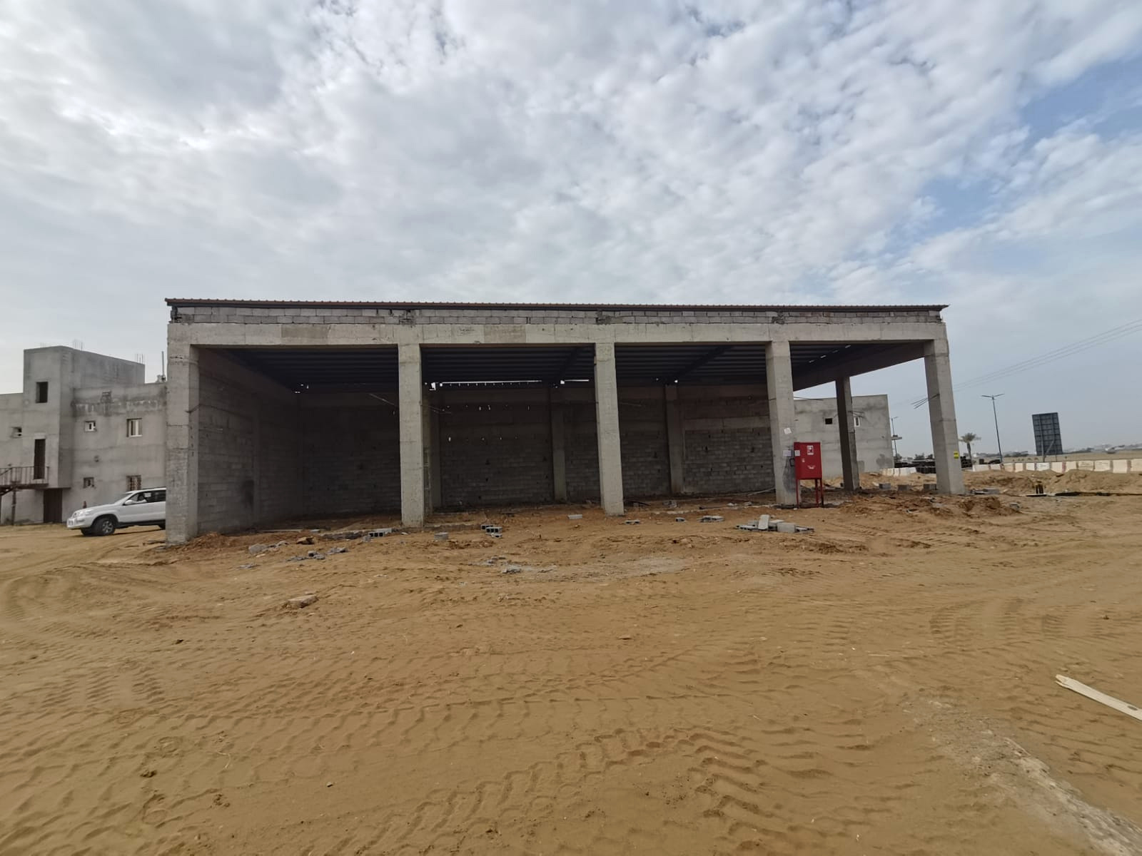مبانٍ خدمية وتجارية
